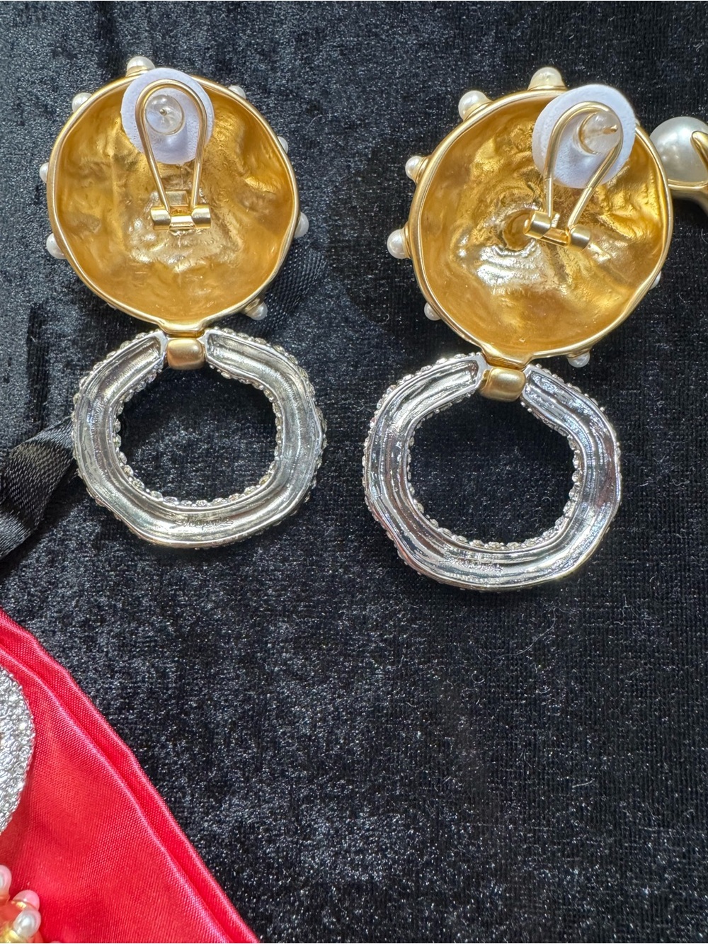 Schiaparelli insp Gold and Pearl Statement Necklace & Earring & Ring Set - Picture 4 of 16